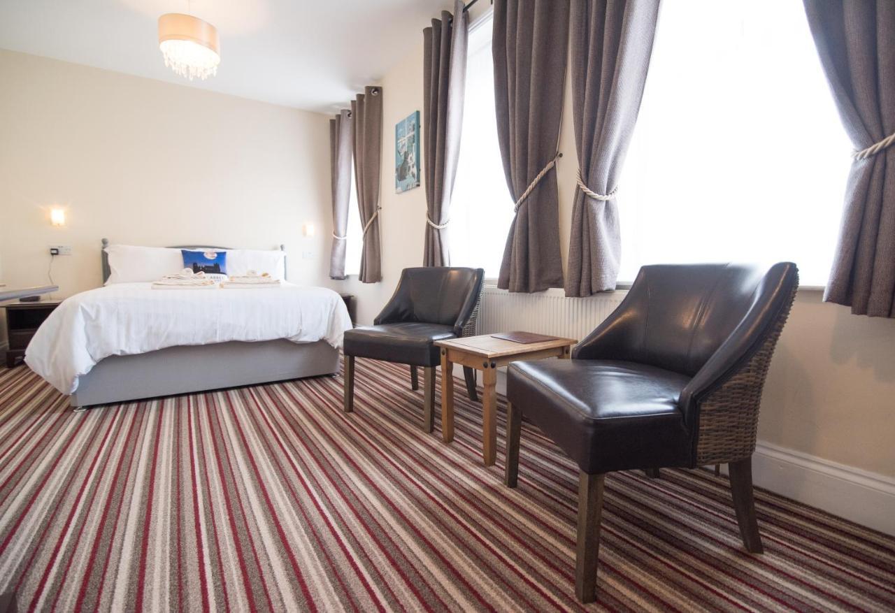 Hotel The Europa à Whitby Extérieur photo
