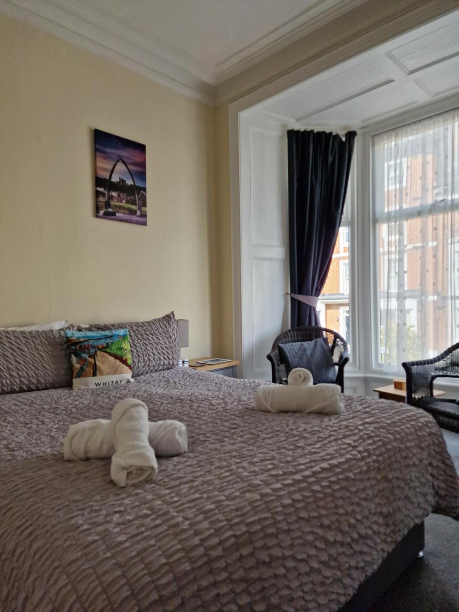 Hotel The Europa à Whitby Extérieur photo